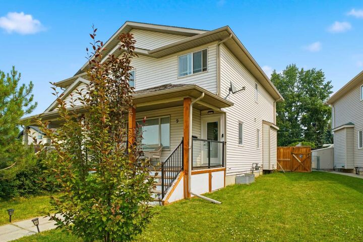 Property Photo: 9 Ross Place AB T0M 0S0