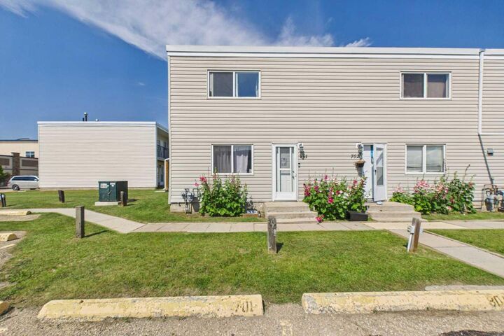 Property Photo: 4719 33 Street 701 AB T4N 0N7
