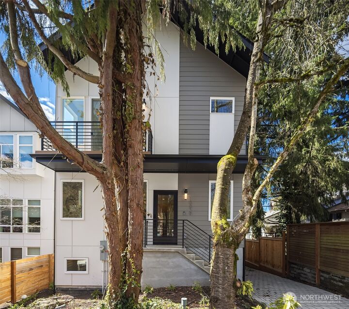 Property Photo: 10829 11th Avenue NE WA 98125