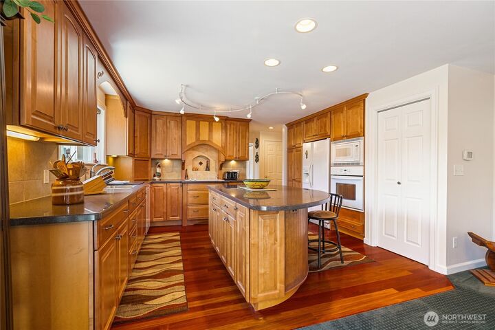Property Photo: 6994 Helweg Lane WA 98230