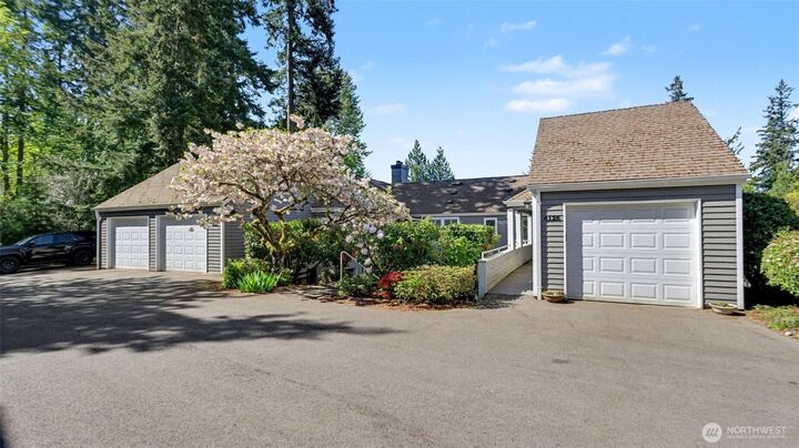 Property Photo:  4131  221st Place SE 2095  WA 98029 