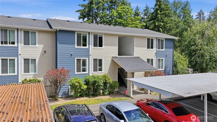 Property Photo: 4189 W Lake Sammamish Parkway SE B309 WA 98008