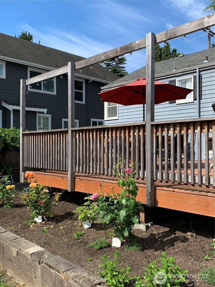 Property Photo:  3012  35th Avenue W  WA 98199 