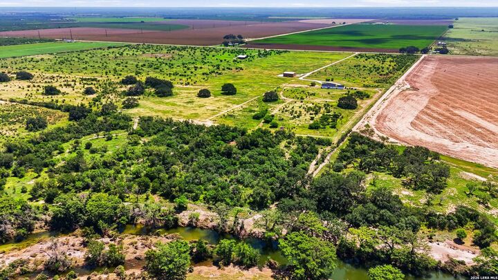 Property Photo: 2194 S Ranch Rd 187 TX 78881