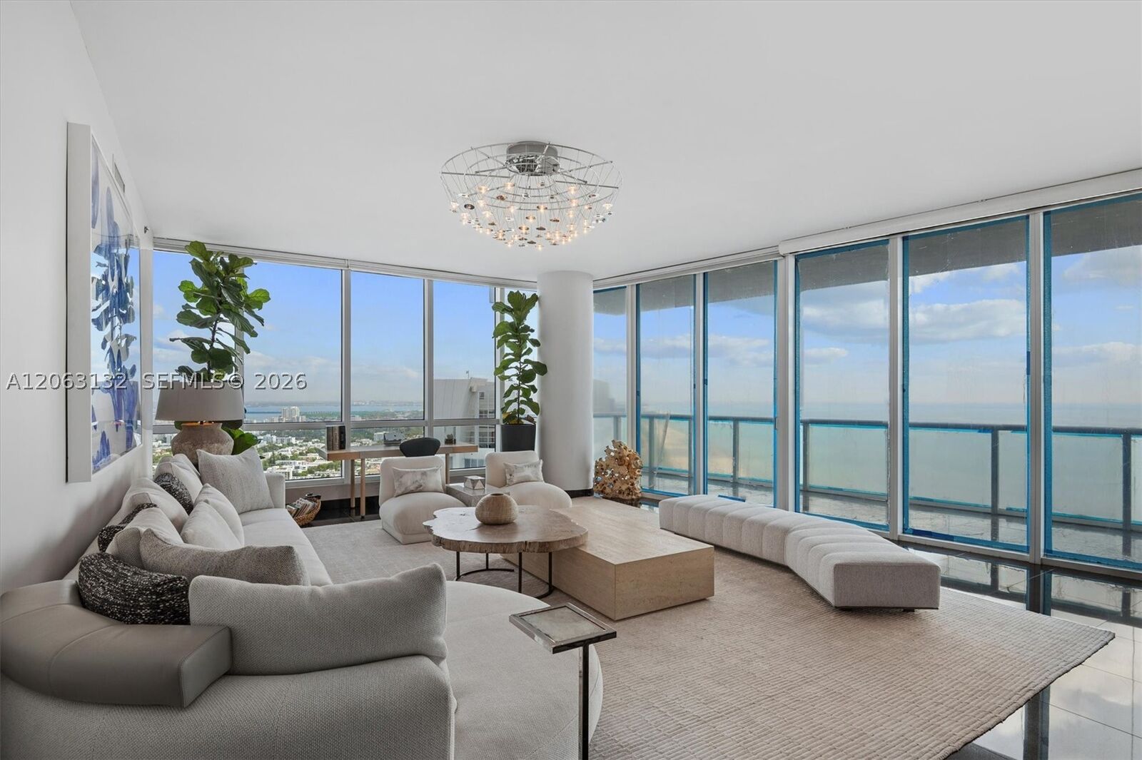 Property Photo:  100 S Pointe Dr 3906  FL 33139 