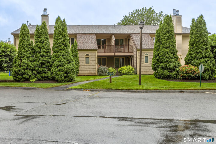 Property Photo:  7 Little Oak Lane 7  CT 06067 