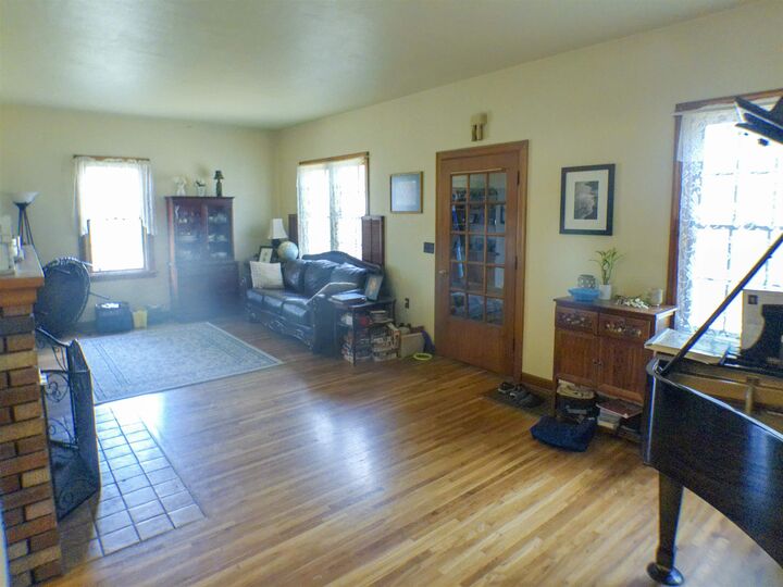 Property Photo:  638 E 6th Ave  WA 99114 