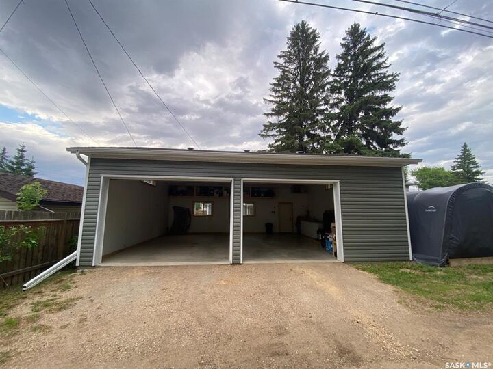 Property Photo: 2009 7th Street SK S0K 3R0