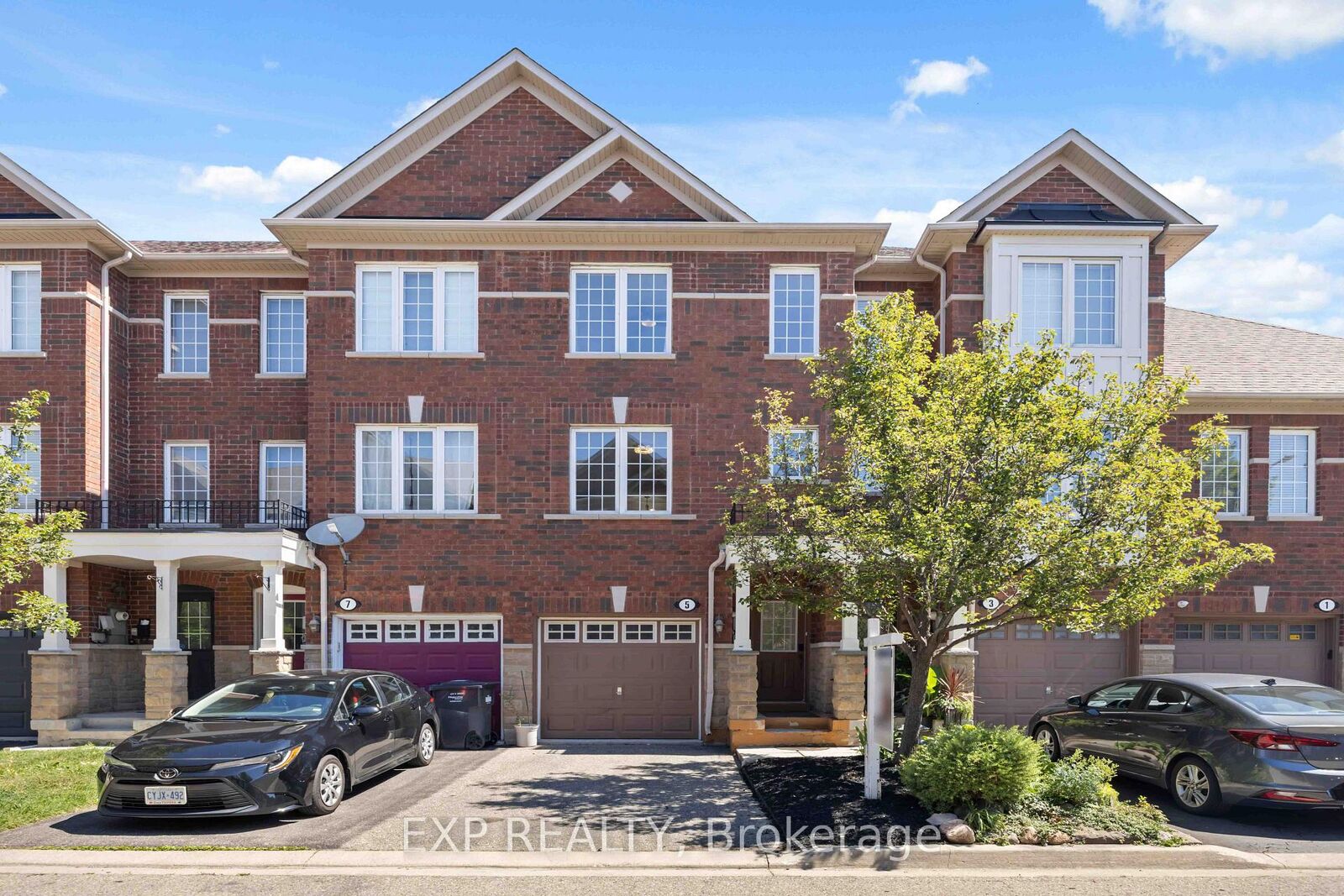 Property Photo: 5 Garden Park Lane ON L6X 0H1