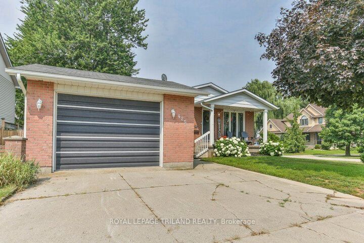 Property Photo:  425 Queen Street  ON N0M 1V0 