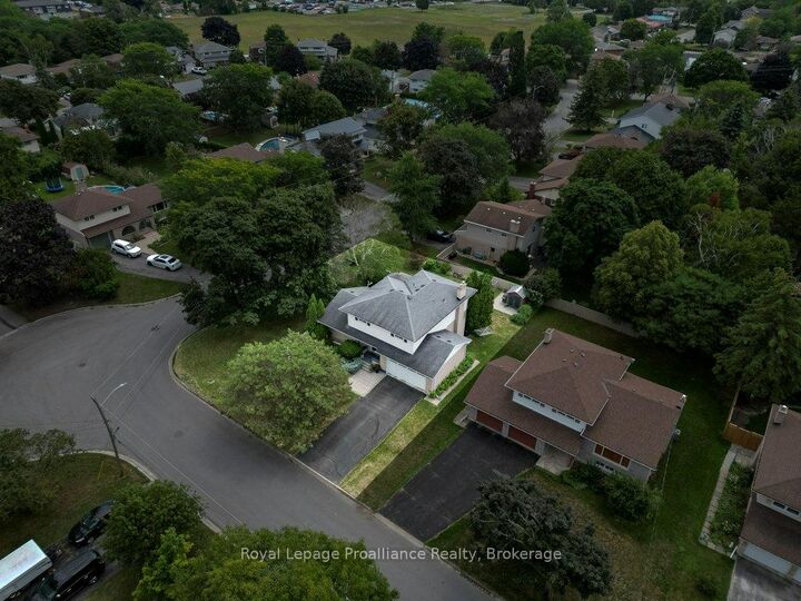Property Photo:  29 Hope Crescent  ON K8P 4S3 