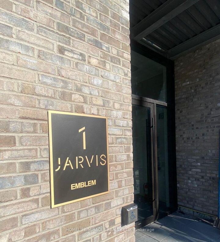 Property Photo:  1 Jarvis Street 521  ON L8R 3J2 