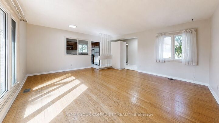 Photo de la propriété:  98 Wigmore Drive  ON M4A 2E8 