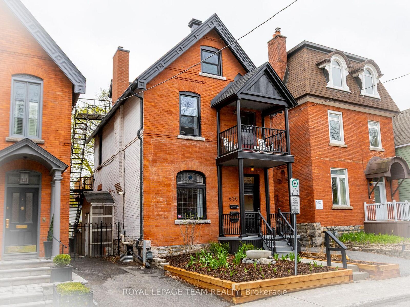 Property Photo: 620 Cooper Street 2 ON K1R 5J2