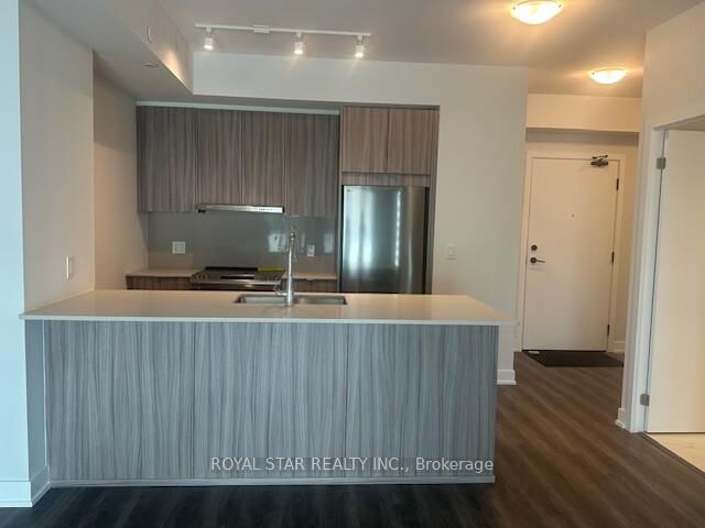 Property Photo: 4130 Parkside Village Drive 2802 ON L5B 3M8