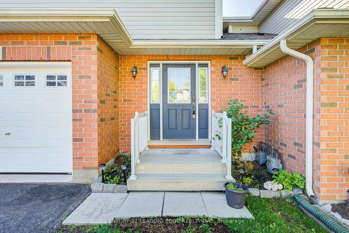 Property Photo:  124 College Street 9  ON L0R 2A0 