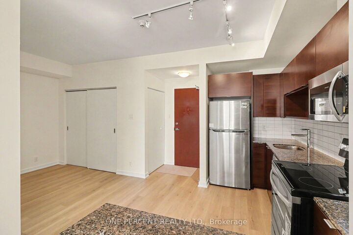 Property Photo:  324 Laurier Avenue W 2008  ON K1N 6P6 
