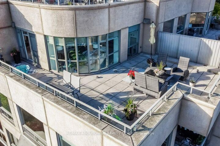 Property Photo:  2511 Lakeshore Road W 519  ON L6L 6L9 