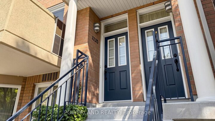 Property Photo: 28 Sommerset Way 1120 ON M2N 6W7