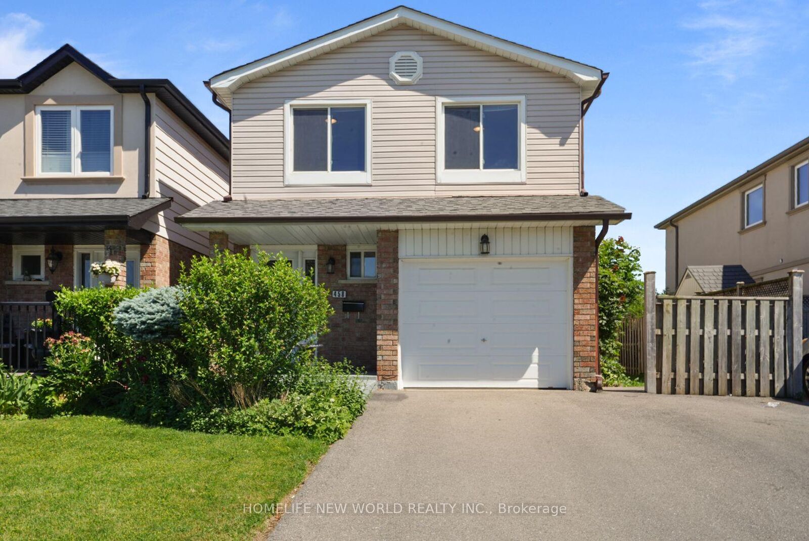 Property Photo:  458 Appledore Crescent Upper  ON L5B 2L6 
