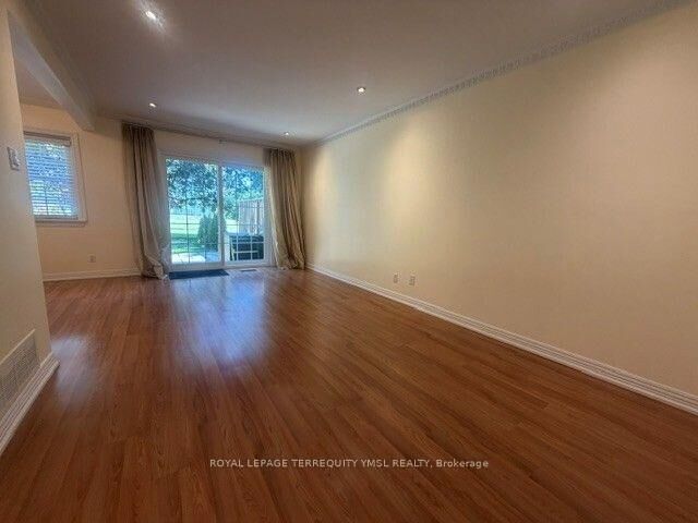 Photo de la propriété:  8 Farmstead Road  ON M2L 2G2 
