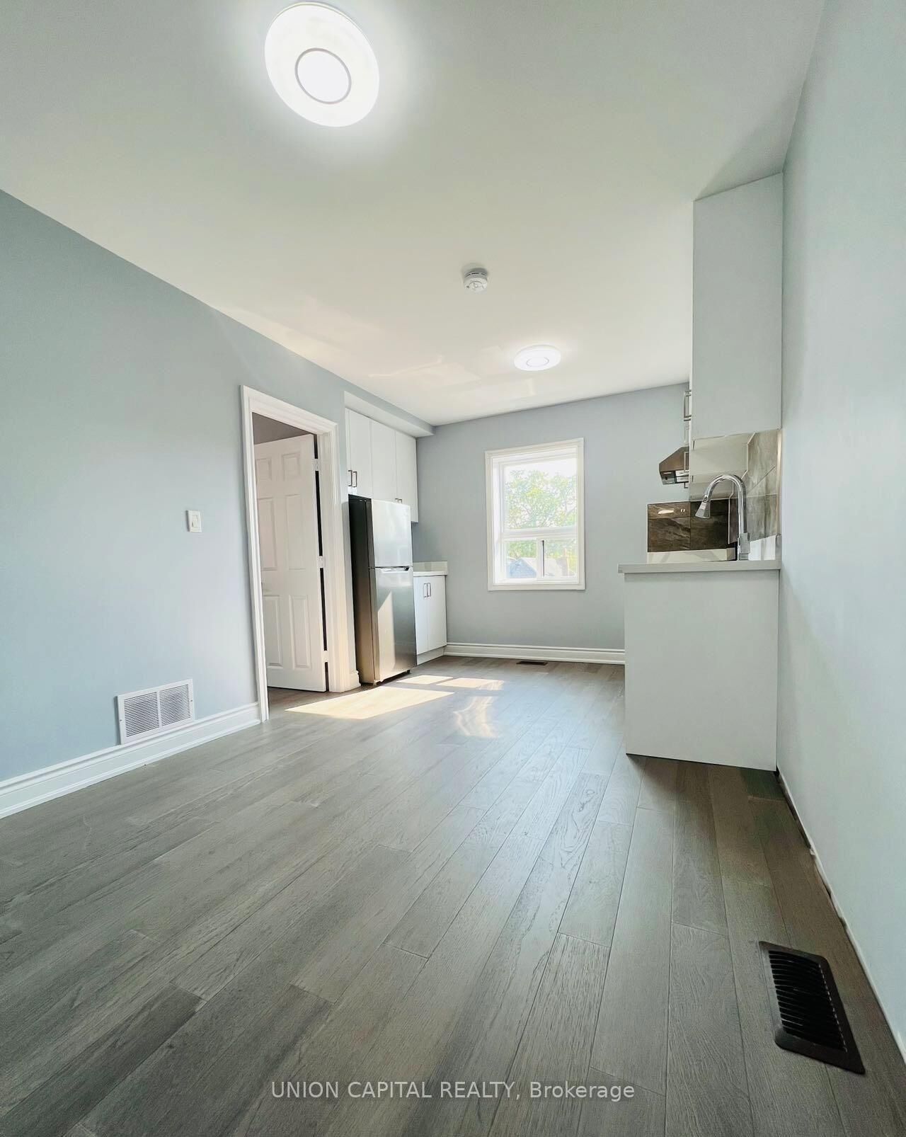 Property Photo: 1342 Weston Road 4 ON M6M 4R5