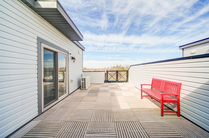 Property Photo: 10 Westmeath Lane 2209 ON L6B 1N5
