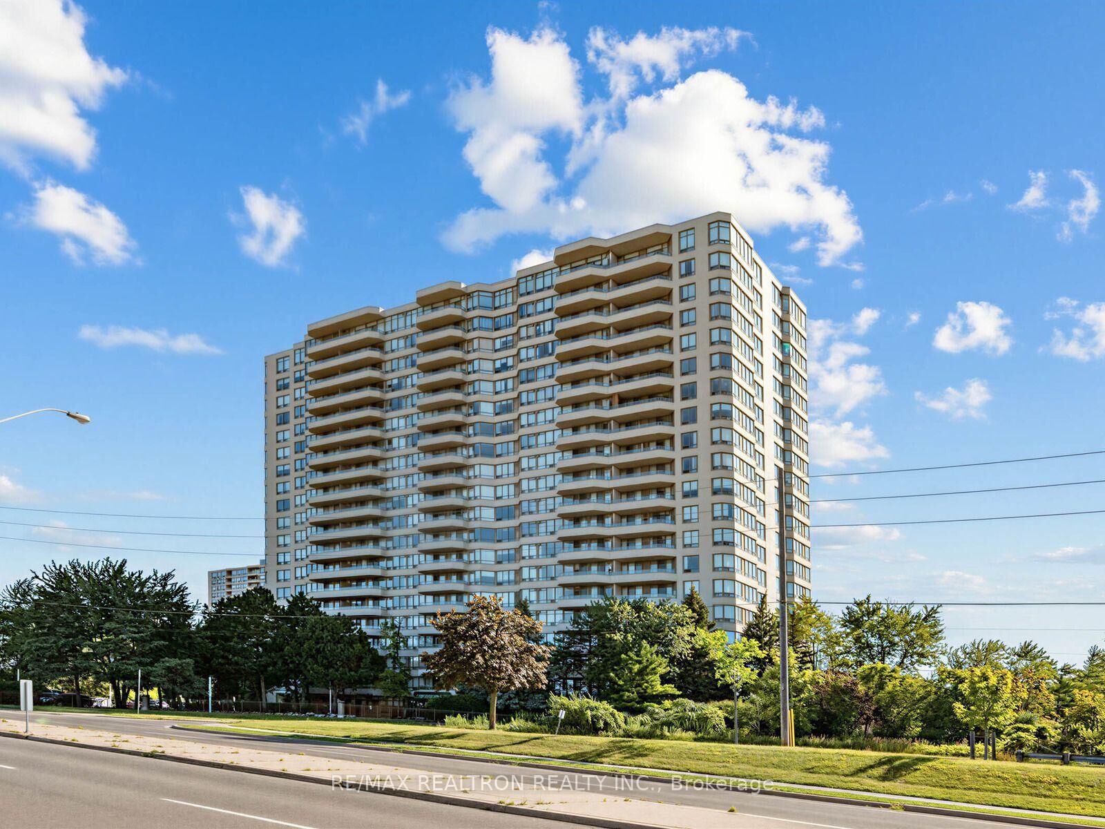 Property Photo: 1 Greystone Walk Drive 1079 ON M1K 5J3