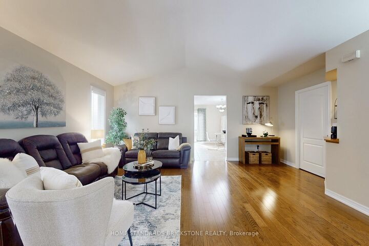 Property Photo: 412 Autumn Crescent ON L3C 7J9