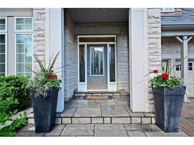 Property Photo: 2271 Lyndhurst Drive ON L6H 7V5