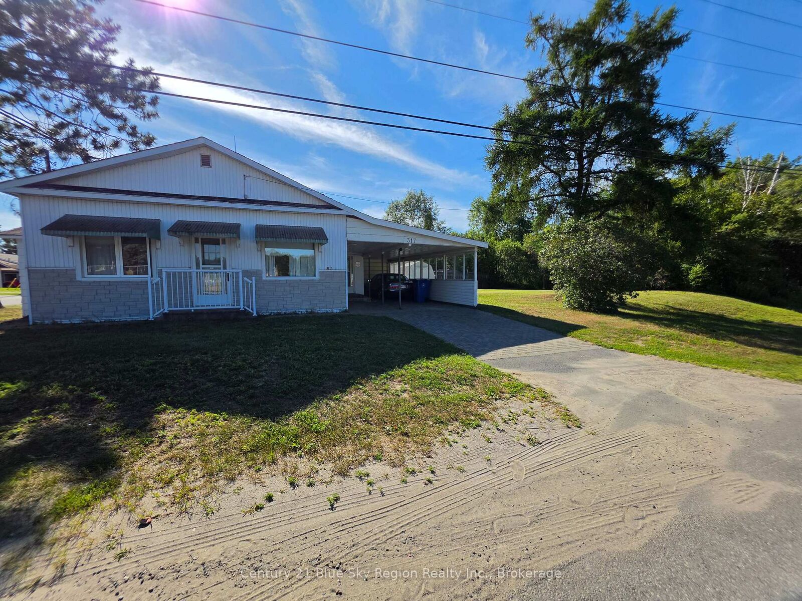 Property Photo: 317 Nipissing Street ON P2B 3A7