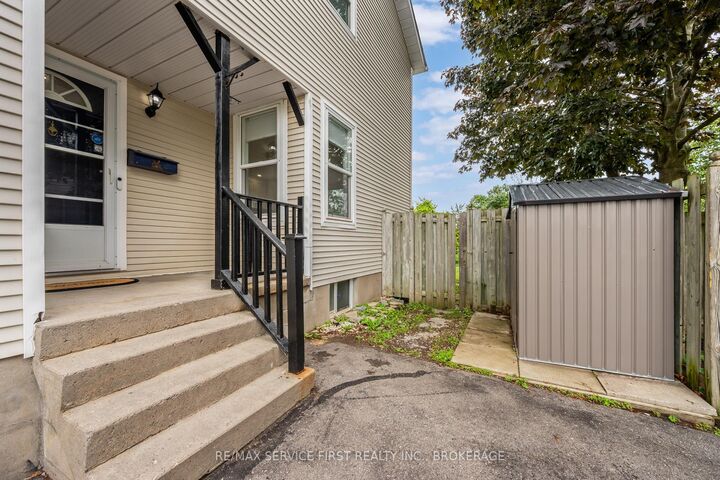 Property Photo:  53 McKeown Crescent  ON K7N 1Y4 