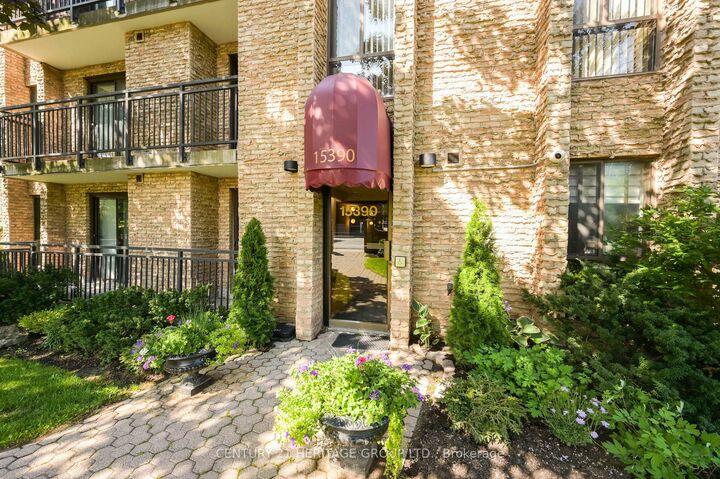 Property Photo: 15390 Yonge Street Ph 1 ON L4G 1N8