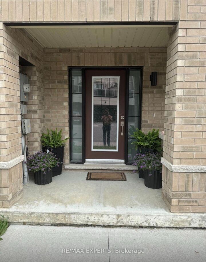 Property Photo: 142 King William Way ON L1C 7E8