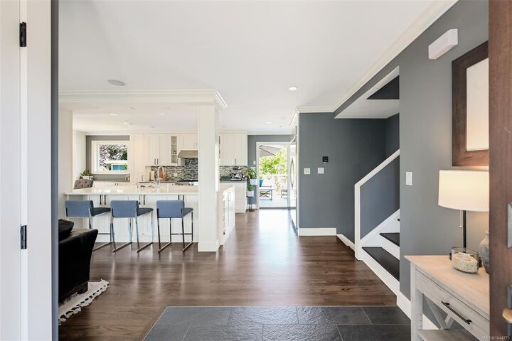 1762 Midgard Ave — photo 1