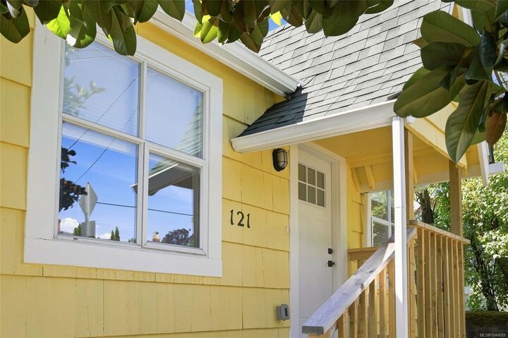 Property Photo:  121 Pine St  BC V9R 2B4 