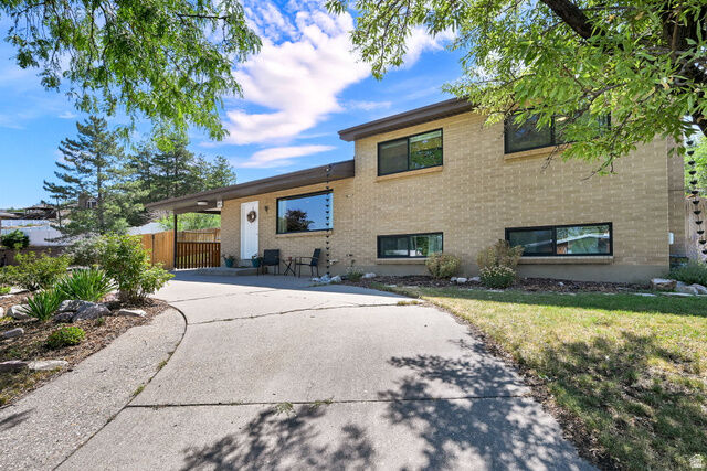 Property Photo: 143 S 300 E UT 84054