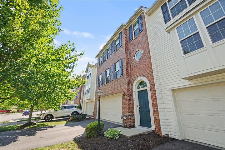 Property Photo:  284 Broadstone Dr  PA 16046 