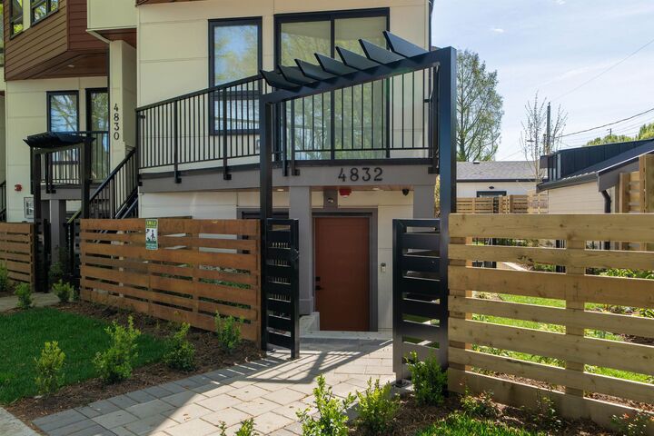 4832 Duchess Street — photo 1