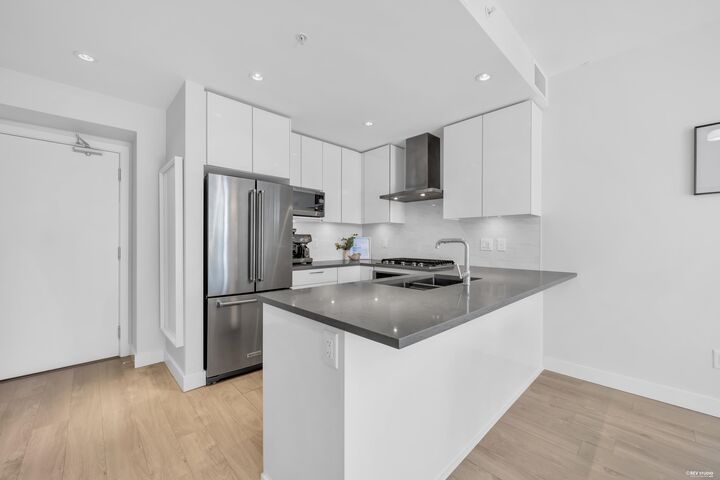 Property Photo: 1788 Gilmore Avenue 1701 BC V5C 0L5