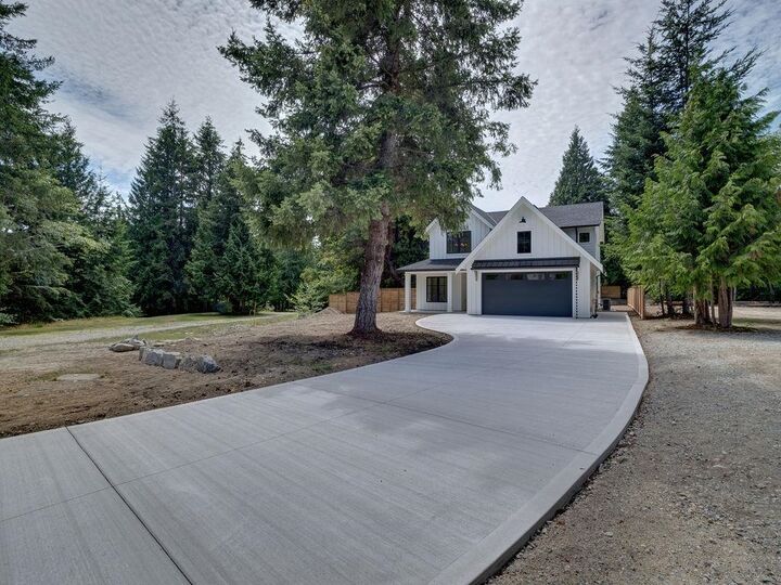 Property Photo: 385 Solaz Place BC V0N 1V5