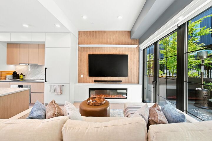 Property Photo:  555 W 28 Avenue 109  BC V5Z 2H2 