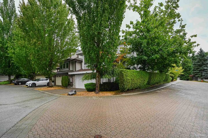 2995 Pinetree Close — photo 1