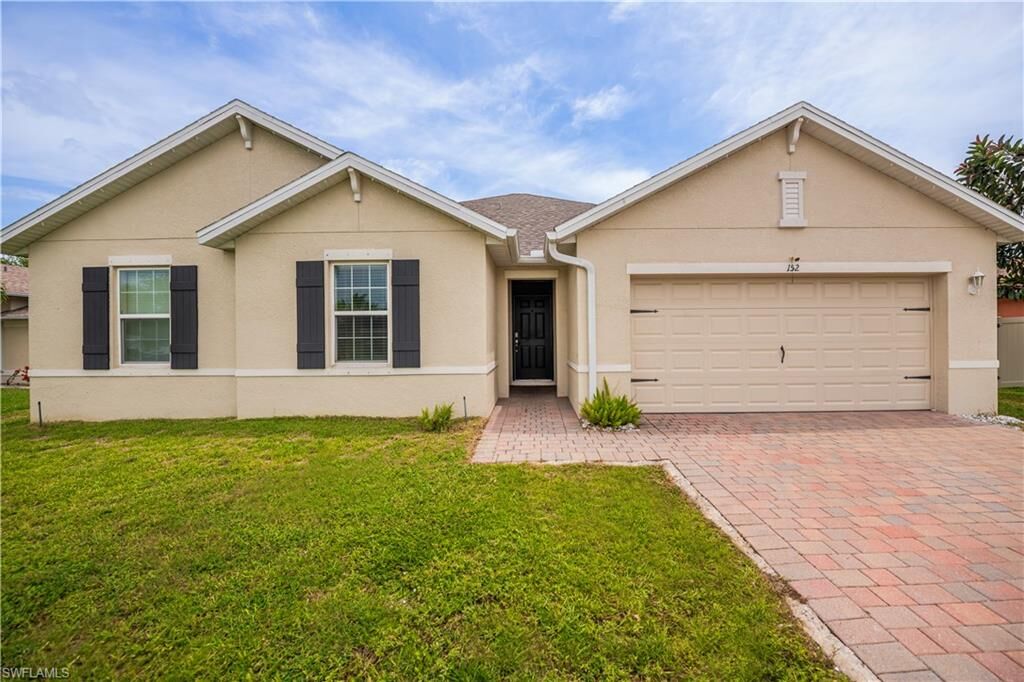 Property Photo: 152 SE 27th Ter FL 33904
