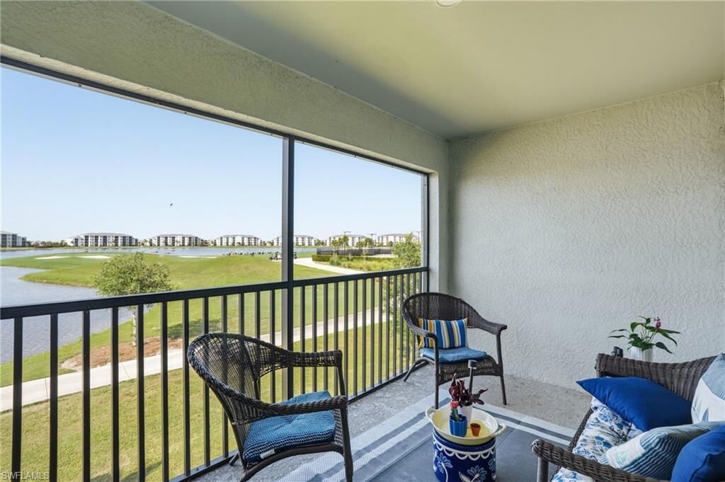 Property Photo:  5427 Double Eagle Cir 2824  FL 34142 