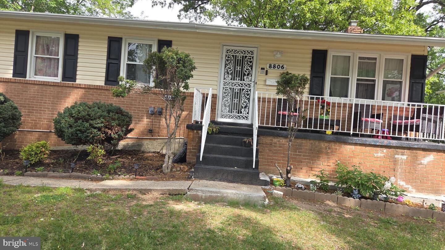 Property Photo: 8806 Braeside Drive MD 20706
