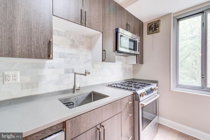Property Photo: 4200 Cathedral Avenue NW 512 DC 20016