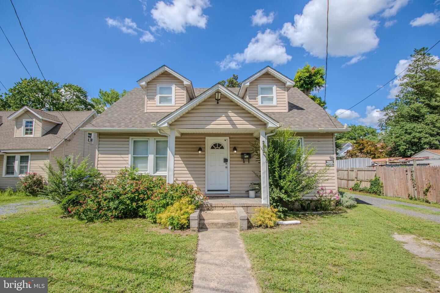 Property Photo: 209 E Lincoln Avenue MD 21804