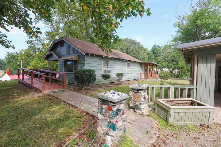 Property Photo:  735 S 6th Street  AR 71943 