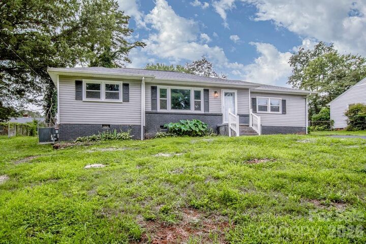 Property Photo:  1317 Meadowbrook Circle  NC 28144 